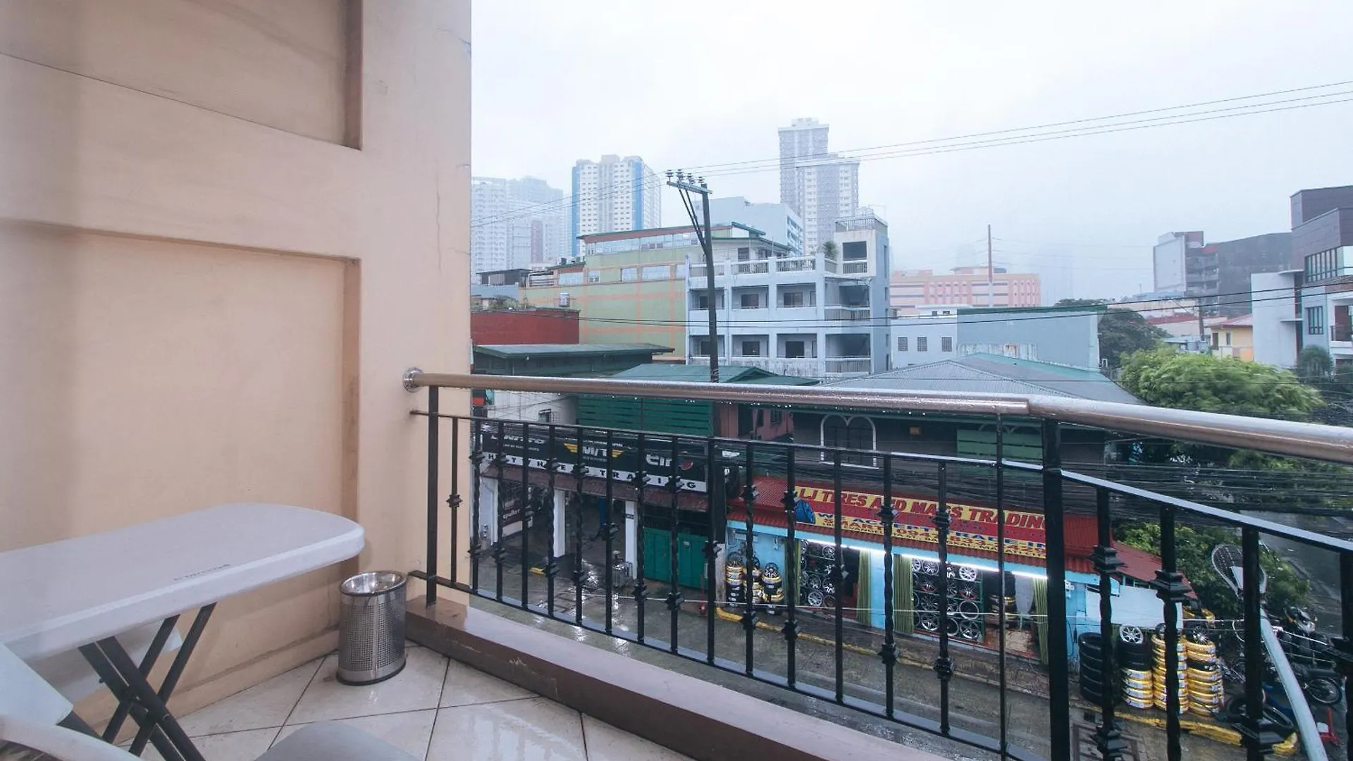 여관 Urbanview At Evangelista Street Makati 마카티
