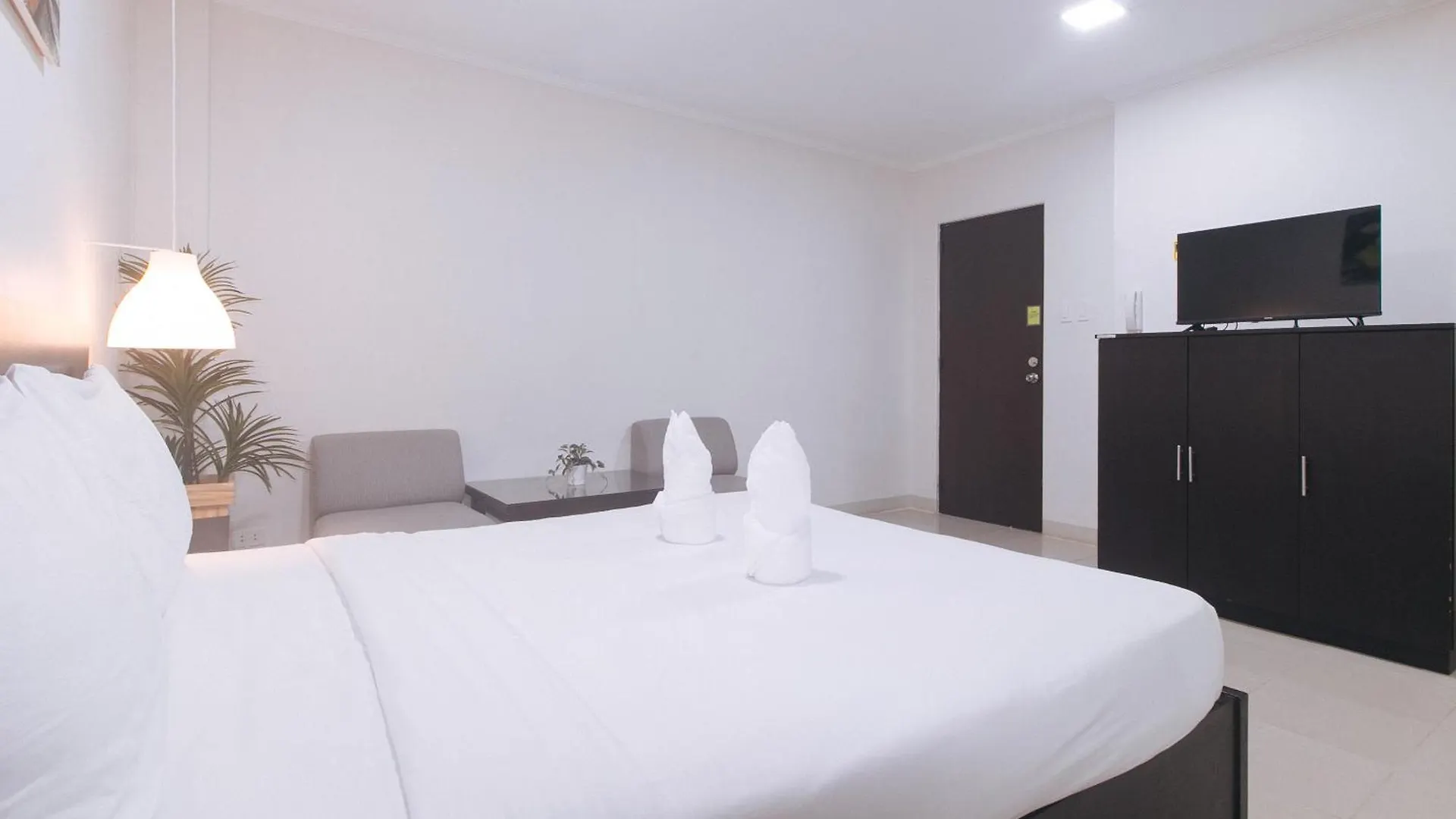 Urbanview At Evangelista Street Makati Makati City Inn