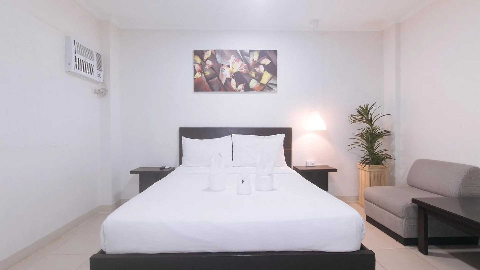Inn Urbanview At Evangelista Street Makati Makati City Philippines