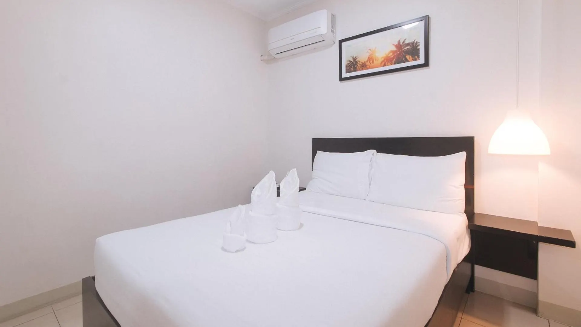 Urbanview At Evangelista Street Makati Makati City Inn
