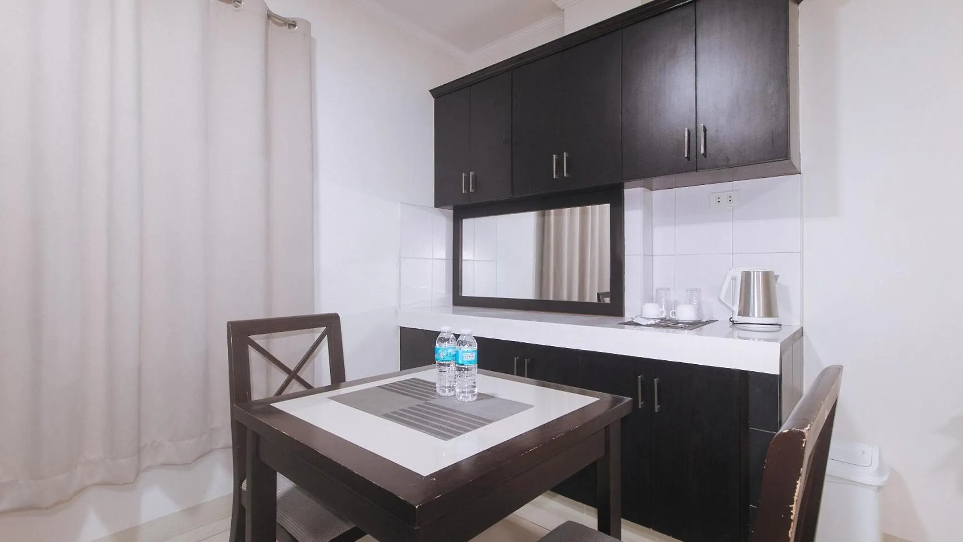 Urbanview At Evangelista Street Makati Makati City Inn