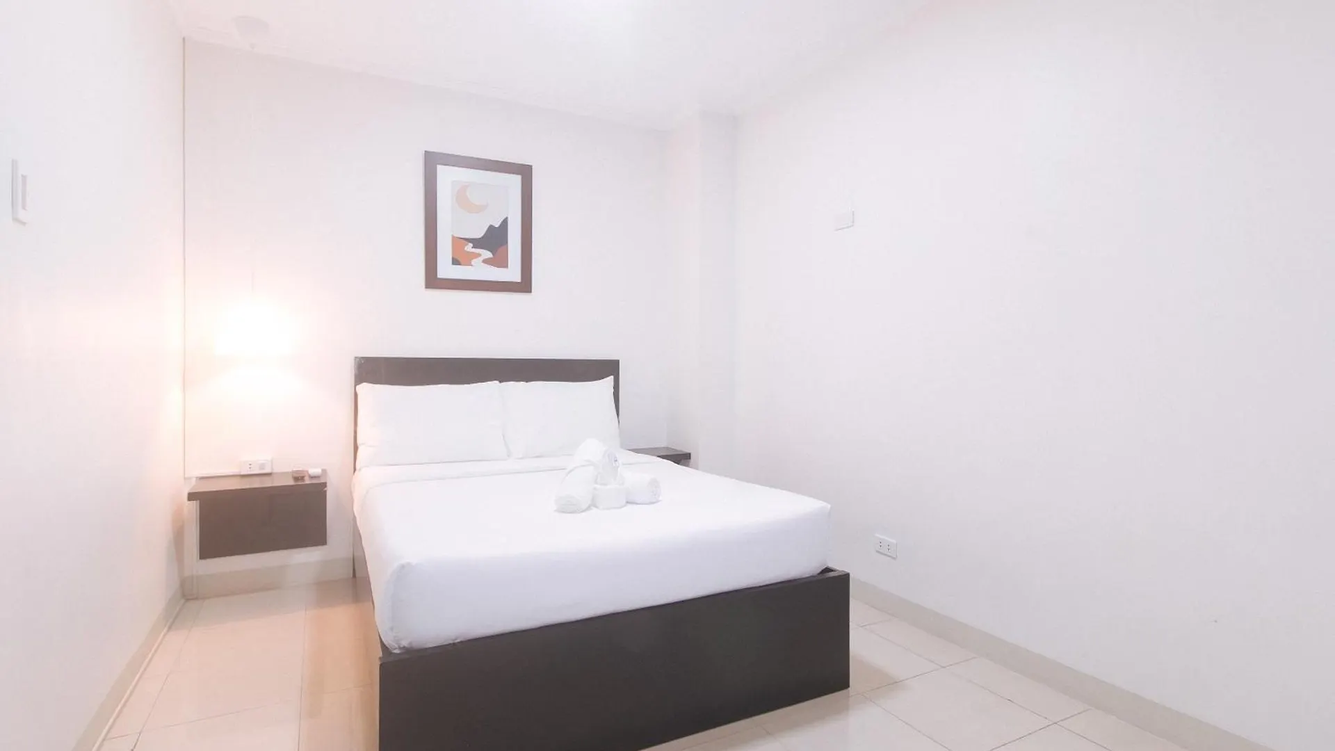 Urbanview At Evangelista Street Makati Makati City Inn
