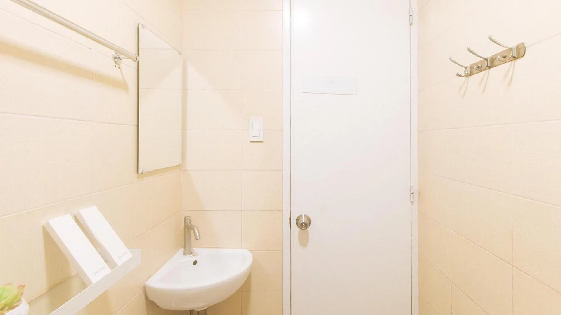 Urbanview At Evangelista Street Makati San Pedro Makati 0*,  Filippinerne
