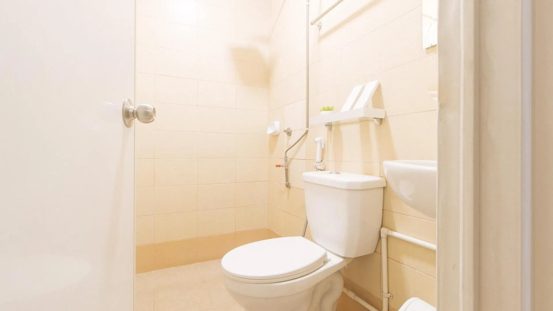 Kro Urbanview At Evangelista Street Makati San Pedro Makati
